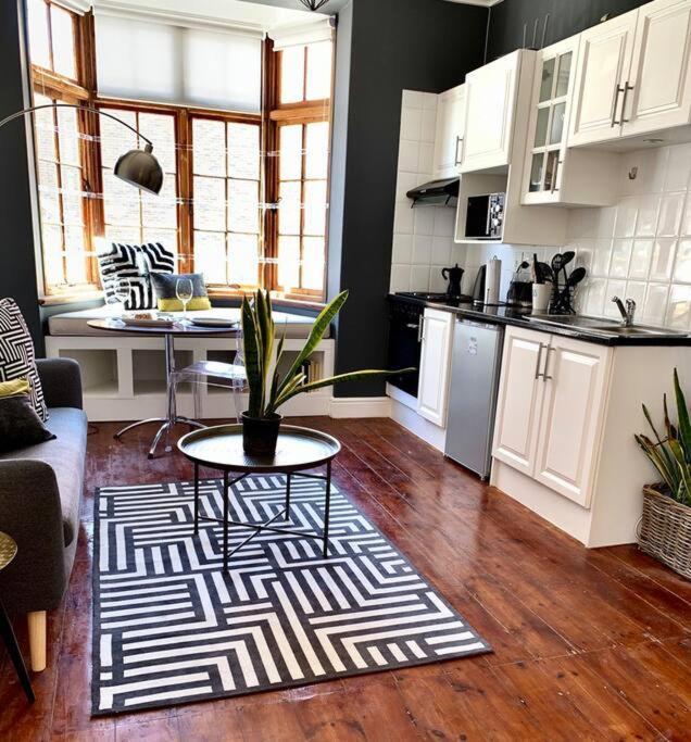 1-Bedroom Sea Point Gem - Perfect Location! Kaapstad Buitenkant foto